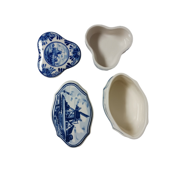 💙🤍Lot of 2 Vintage Delft Blue Hand Painted Trinket Boxes - Picture 7 of 11